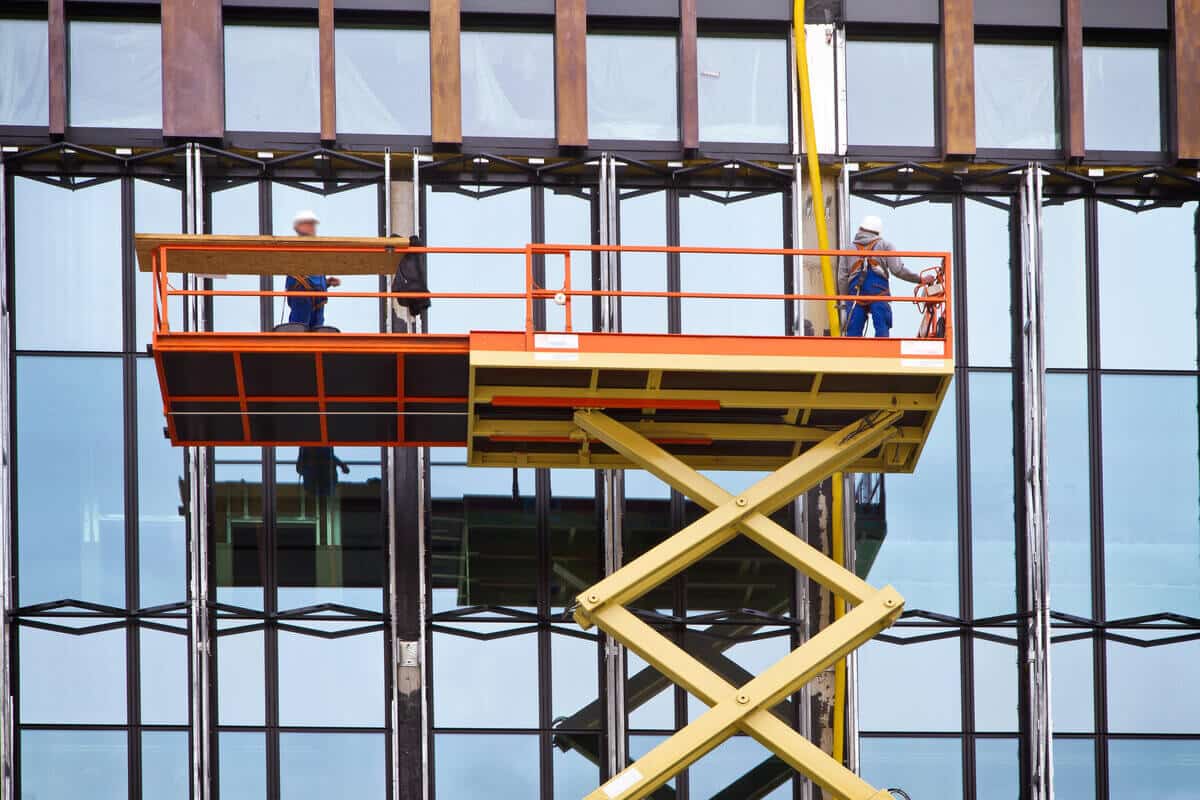 working-at-heights-cleaning-windows